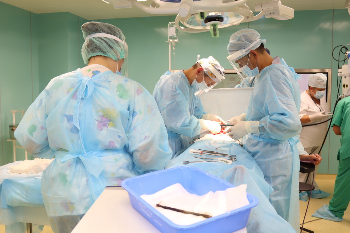 Хирургтар 25 сантиметрлік арматураны ер адамның  асқазанынан алып тастады
