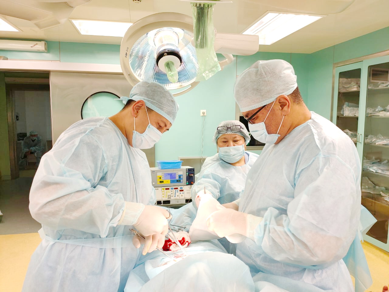 Хирурги городской клинической больницы №4 извлекли из желудка заключенного три арматуры.
